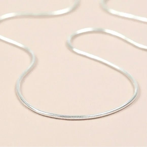 Genuine Italian 925 Sterling Silver 2mm Snake Chain 18in/45cm Long Brand New - Picture 4 of 8